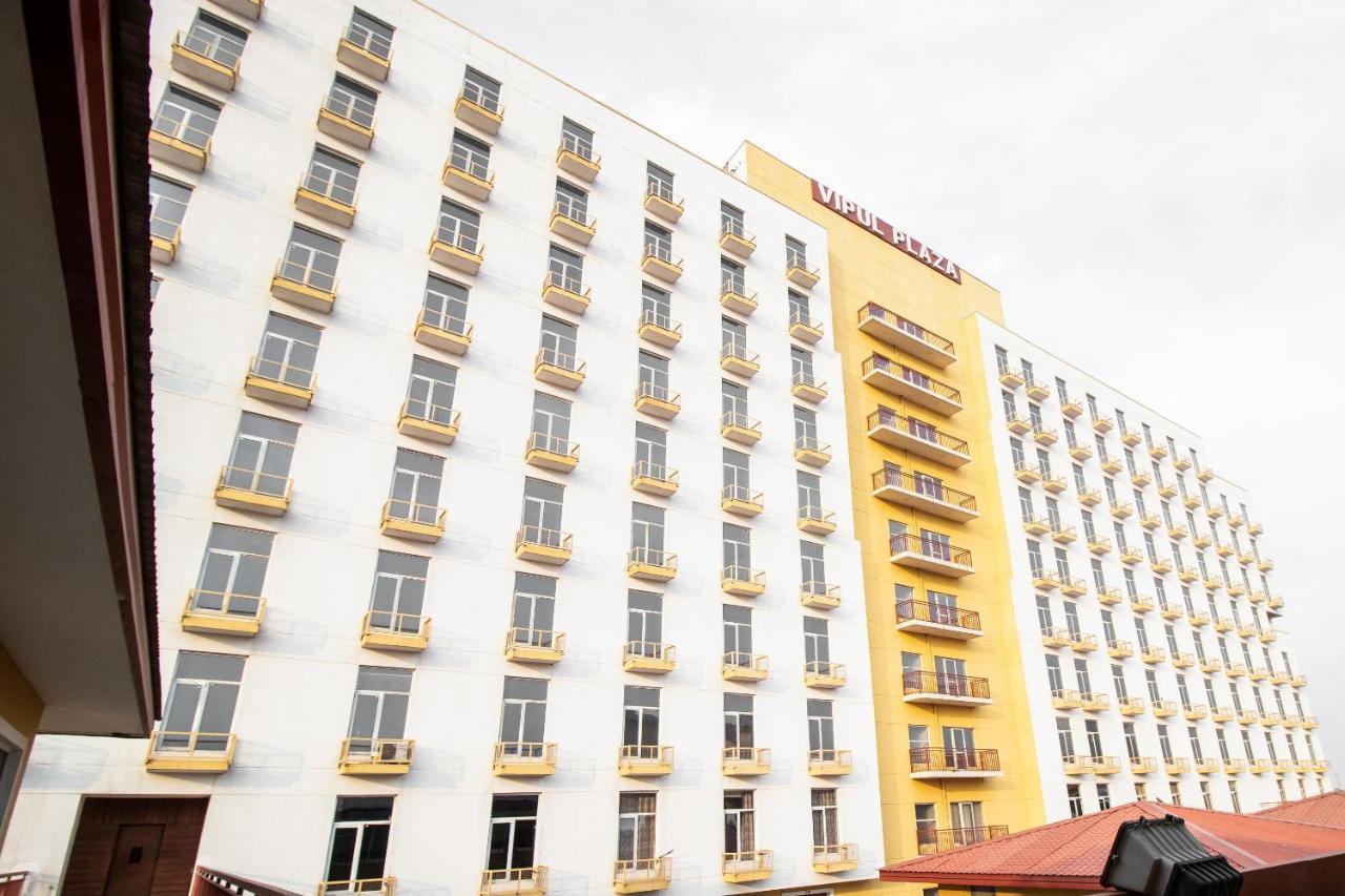 Hotel Grand 81 Faridabad Buitenkant foto