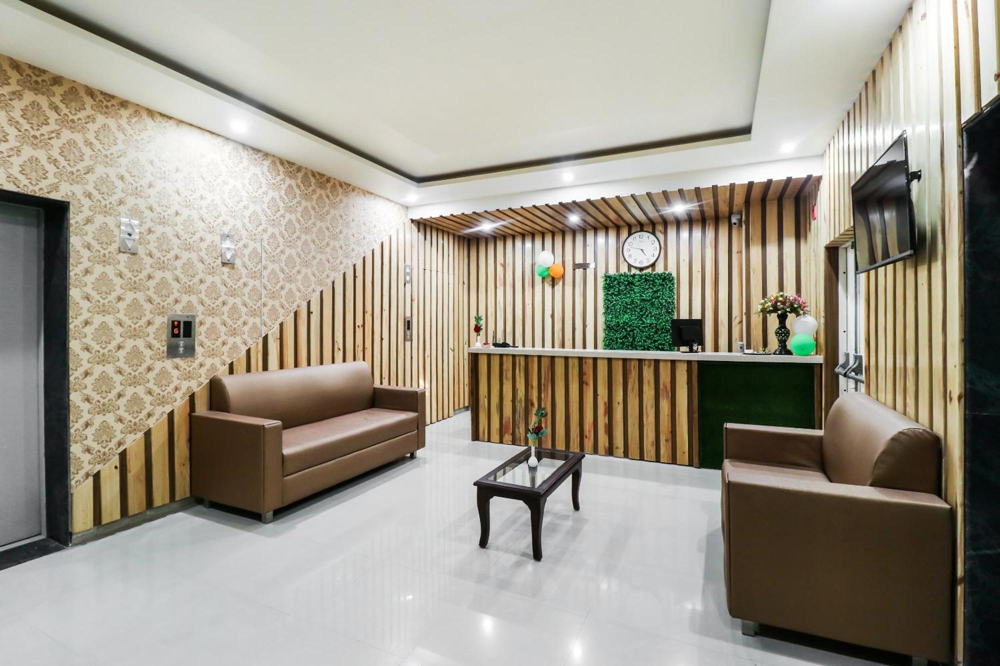 Hotel Grand 81 Faridabad Buitenkant foto