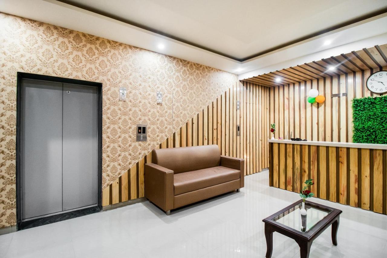 Hotel Grand 81 Faridabad Buitenkant foto