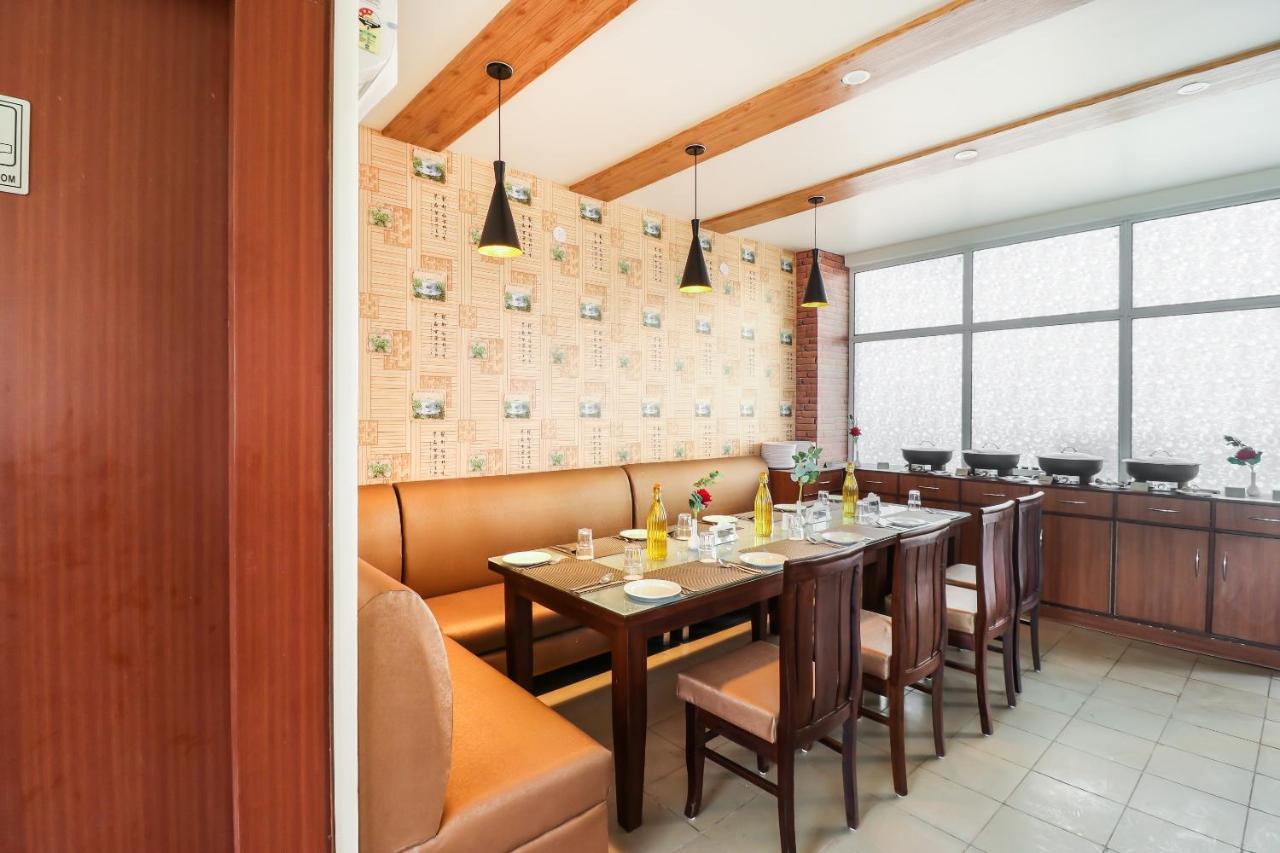 Hotel Grand 81 Faridabad Buitenkant foto