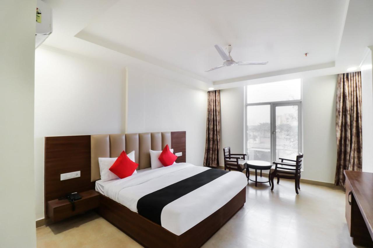 Hotel Grand 81 Faridabad Buitenkant foto