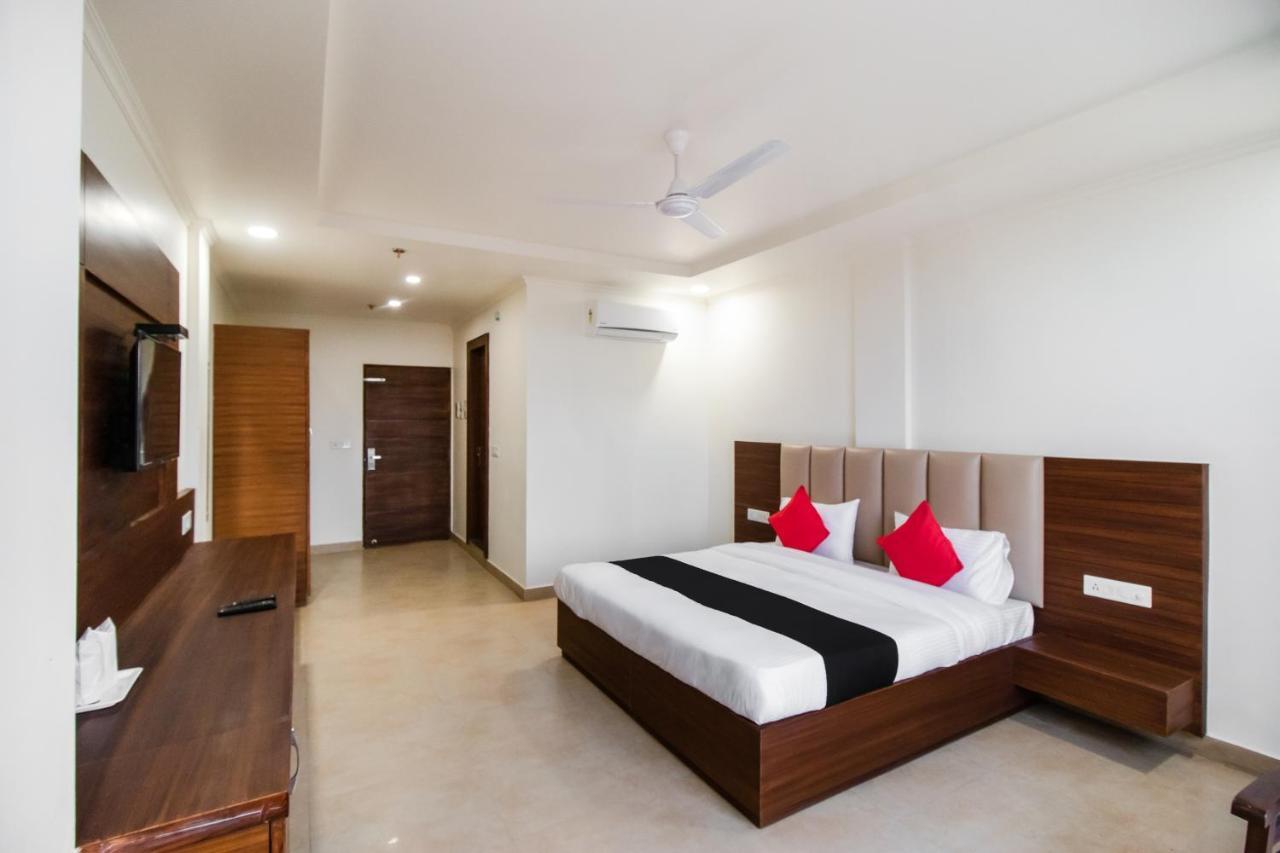 Hotel Grand 81 Faridabad Buitenkant foto