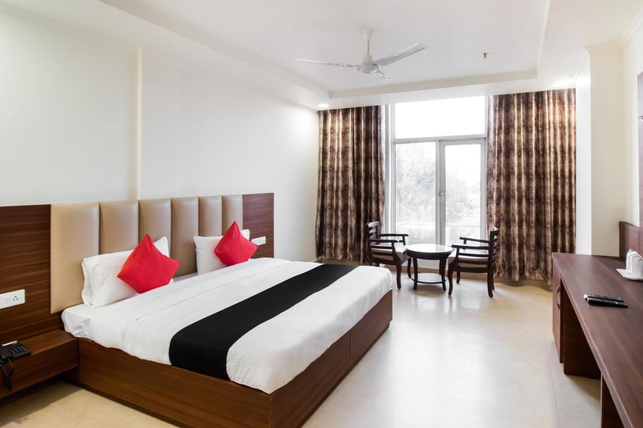 Hotel Grand 81 Faridabad Buitenkant foto