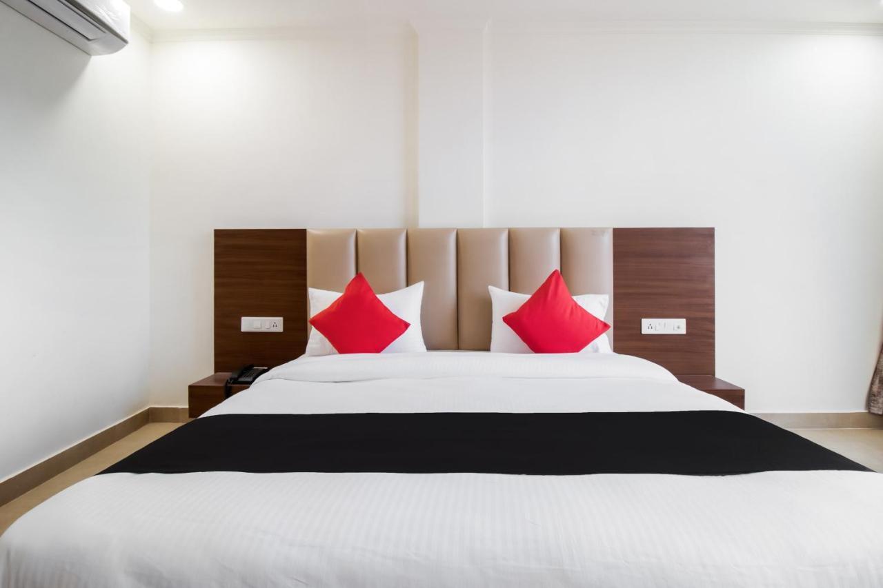 Hotel Grand 81 Faridabad Buitenkant foto