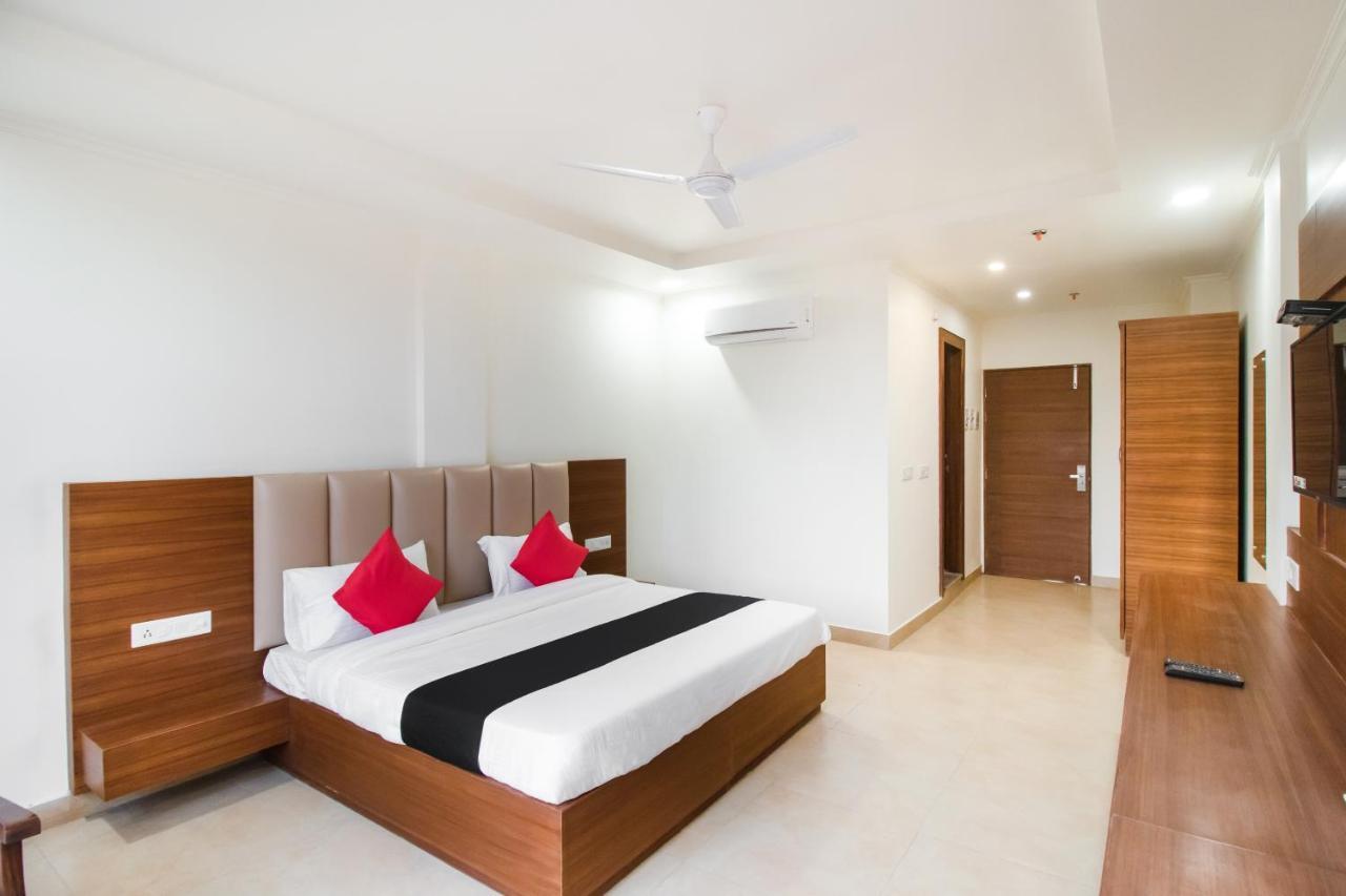 Hotel Grand 81 Faridabad Buitenkant foto