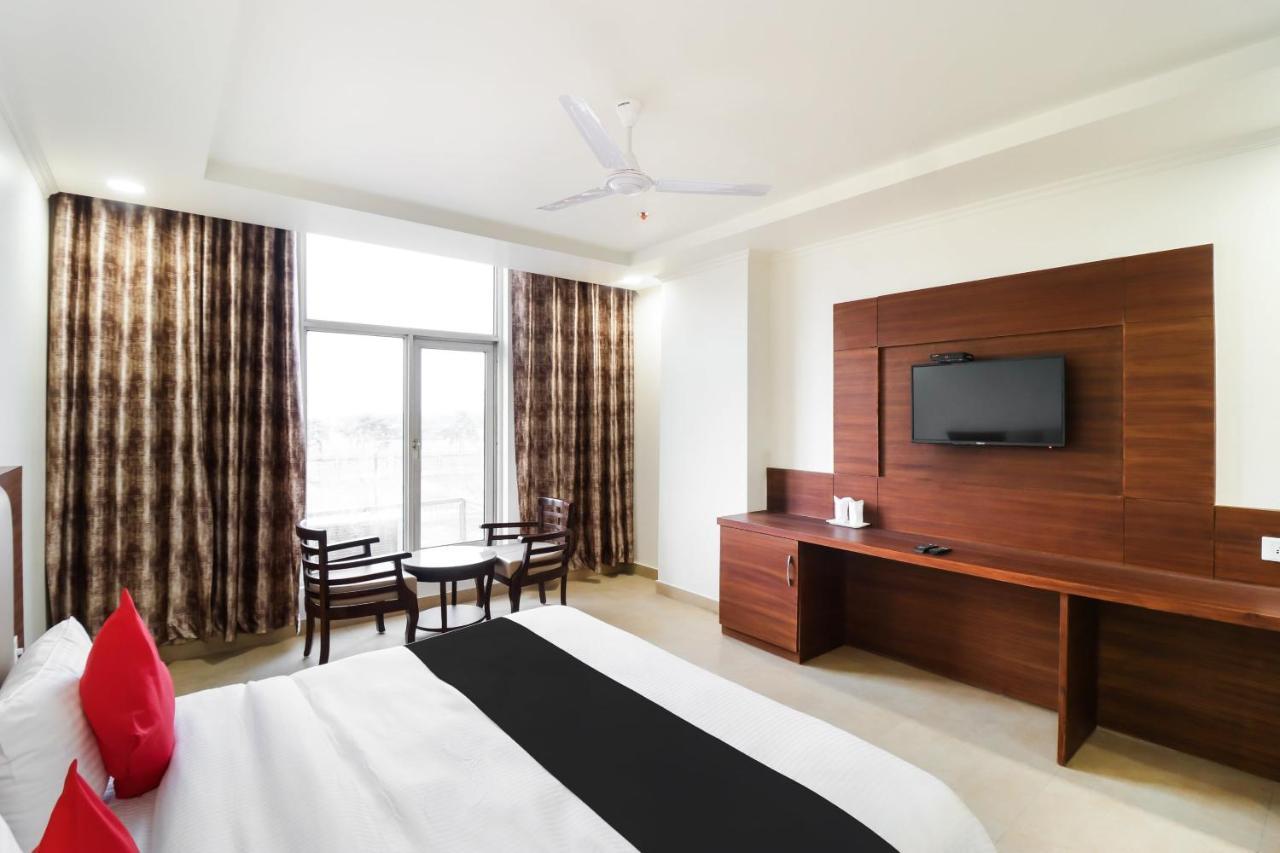 Hotel Grand 81 Faridabad Buitenkant foto