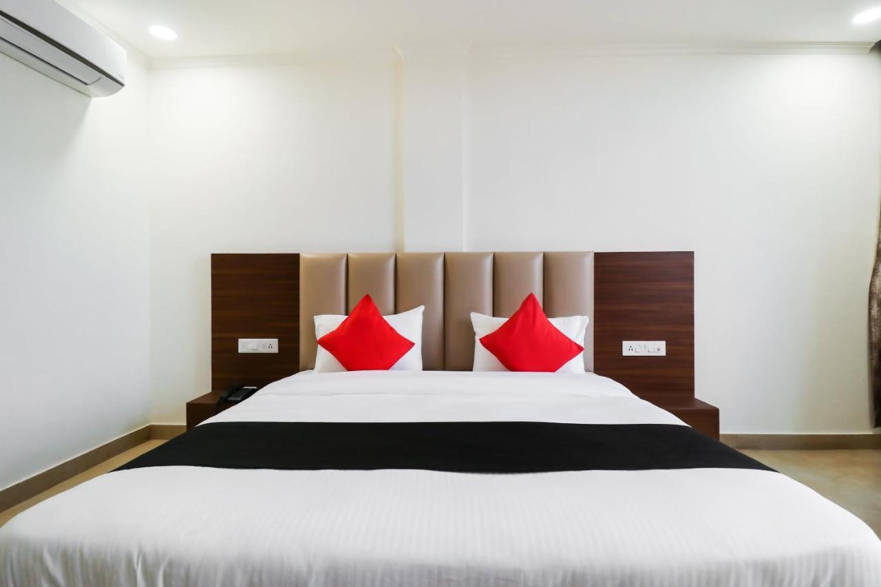 Hotel Grand 81 Faridabad Buitenkant foto