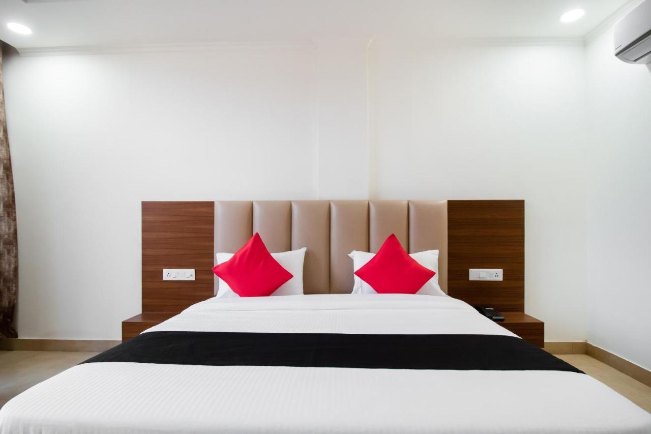 Hotel Grand 81 Faridabad Buitenkant foto