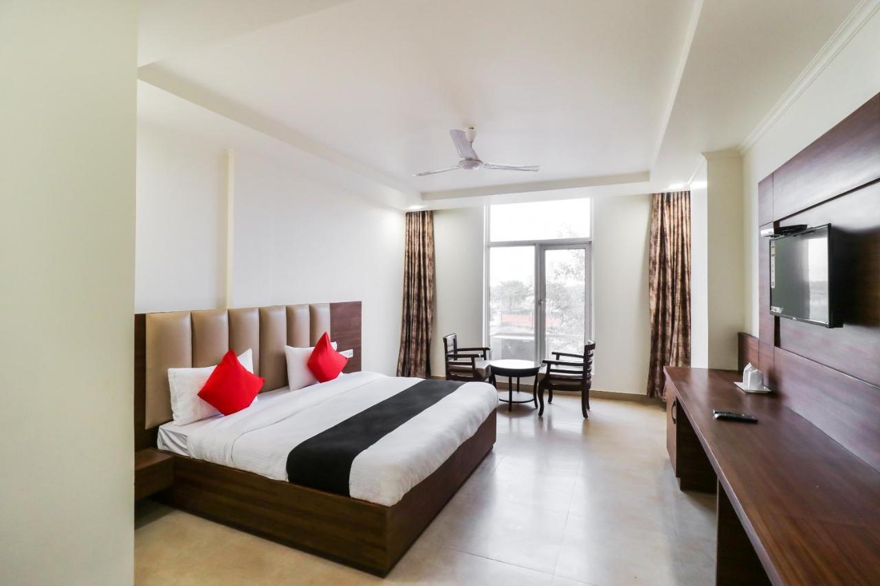 Hotel Grand 81 Faridabad Buitenkant foto