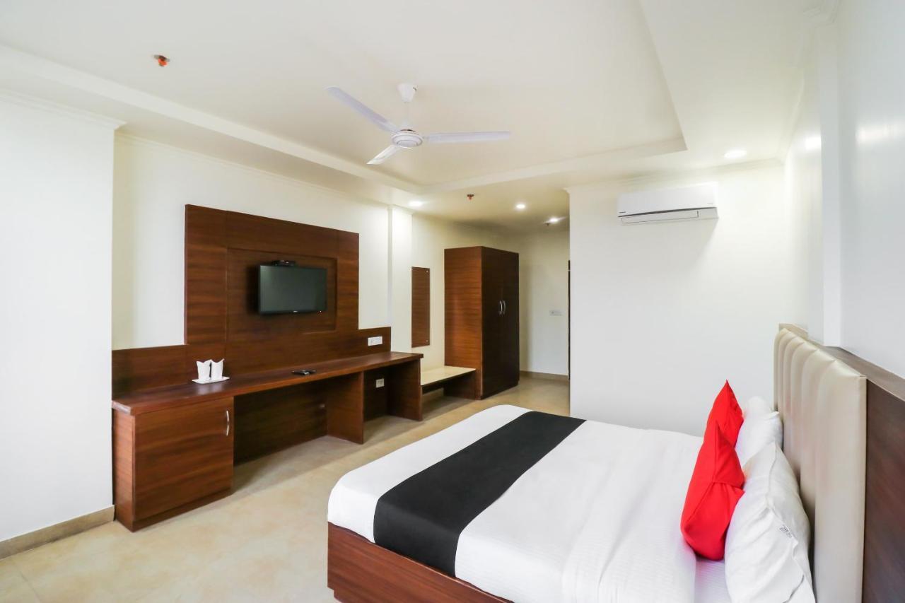 Hotel Grand 81 Faridabad Buitenkant foto