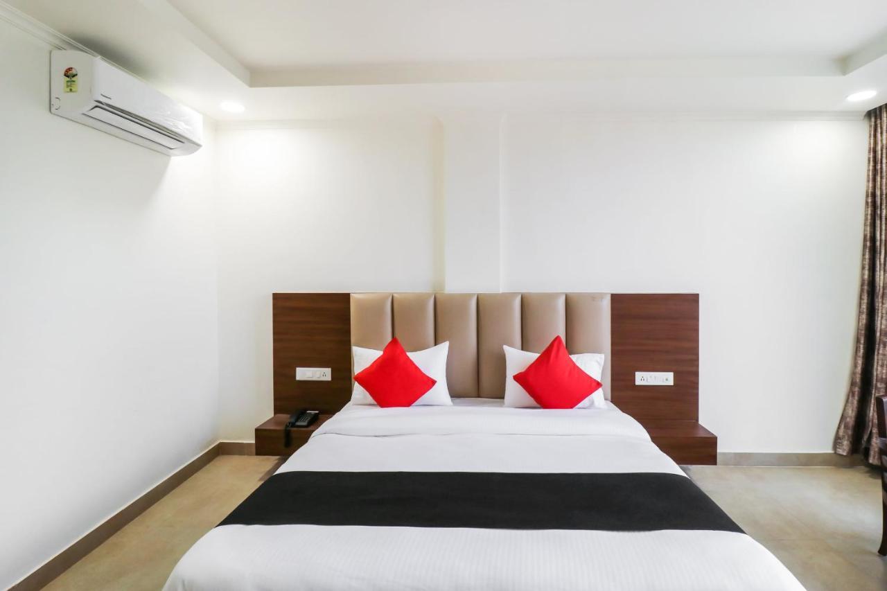 Hotel Grand 81 Faridabad Buitenkant foto